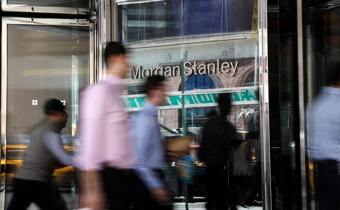 Банк уходит. Morgan Stanley уходит из России. Банки уходят. Ушла в банк. Банки ушли из России.