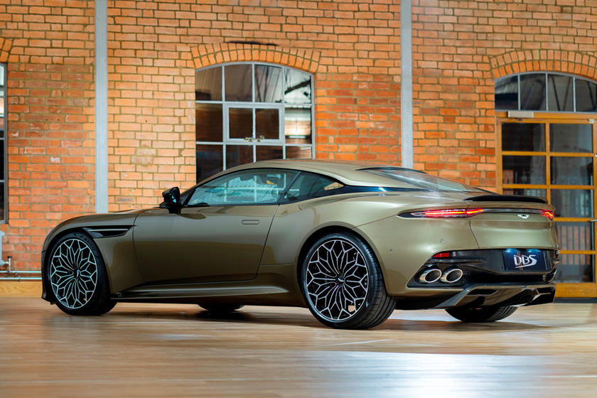 обзор Aston Martin