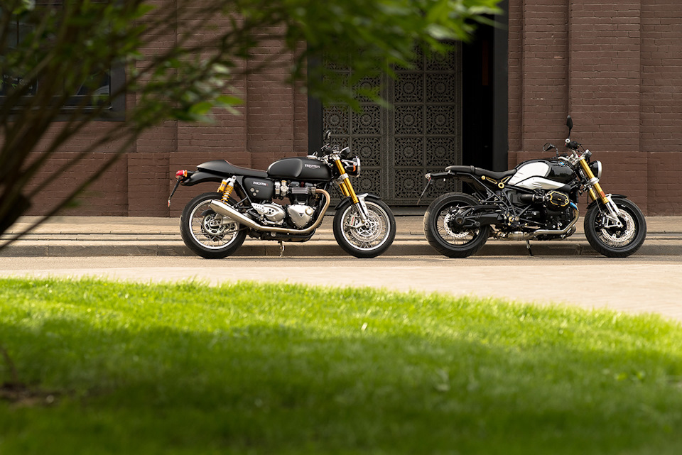 Триумф 2. Triumph Thruxton 900.