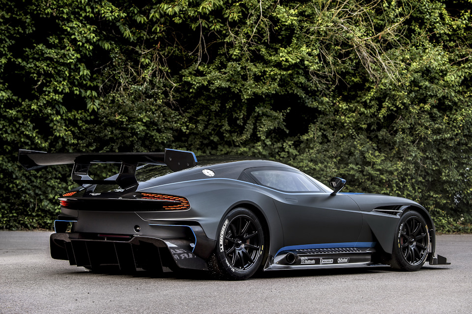 Aston Martin Vulcan фото