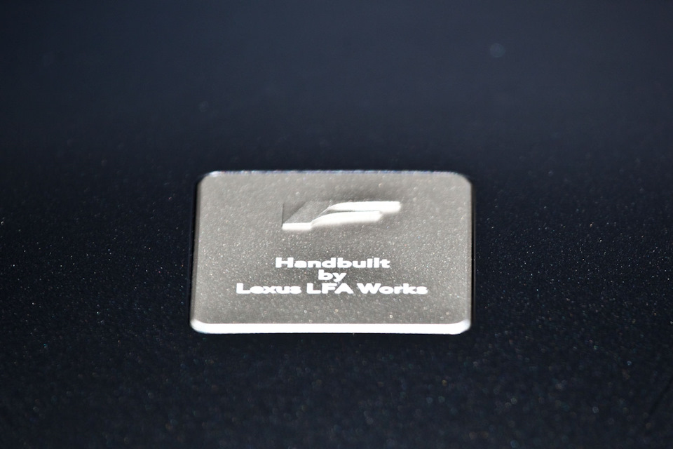 Lexus LFA табличка