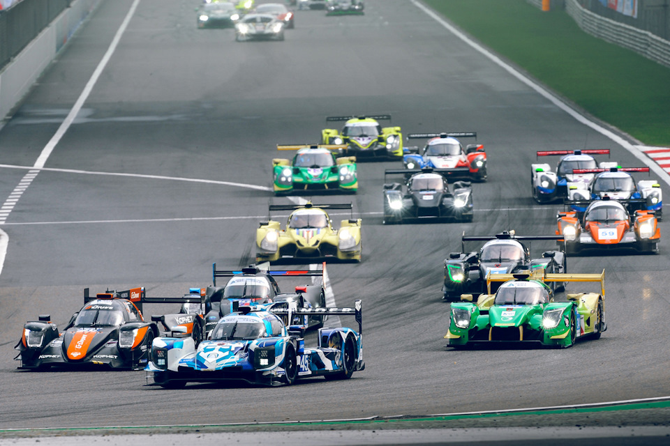 Рейсинг. Ф1 китай 2012. Start race. Спортивные гонки на машинах. Гонки на классических автомобилях какие используются автр.