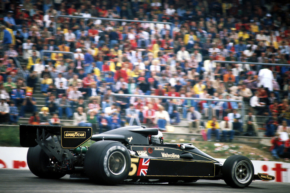 Марио Андретти на Lotus 78 Ford на Гран При Германии ’77, закончившимся сходом на 34-м круге