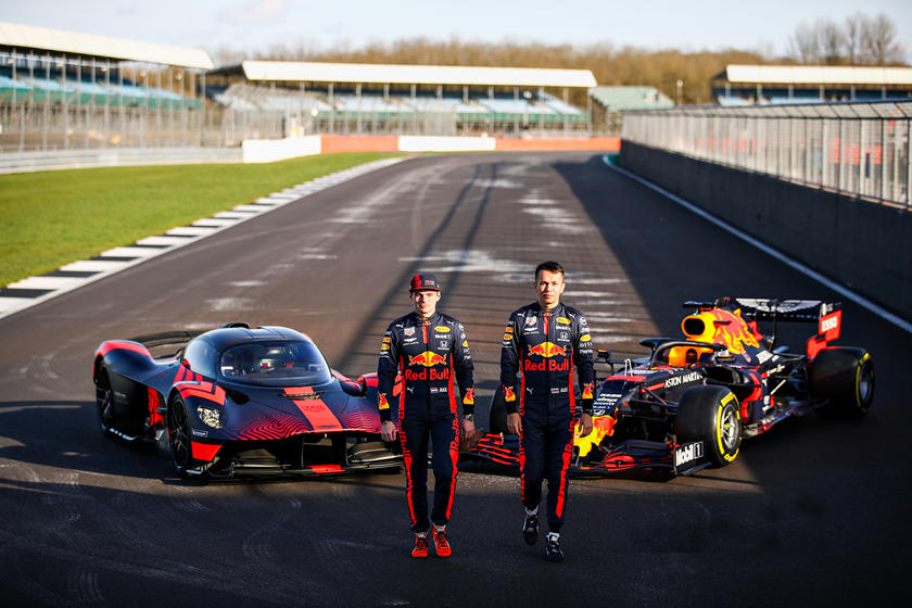 Гонщики Red Bull протестировали Aston Martin Valkyrie