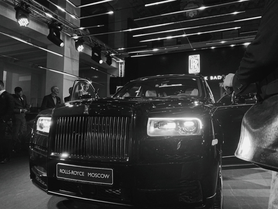 Rolls-Royce Cullinan Black Badge обзор
