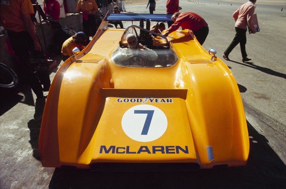 Питер Ревсон за рулём McLaren M8F Chevrolet в Риверсайде ’71.