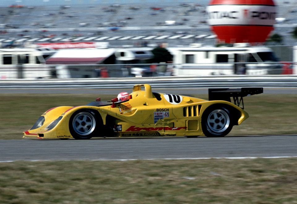 Марко Вернер на Kremer K8 Porsche (выступал в экипаже с Джованни Лавагги, Юргеном Лассигом и Кристофером Бушу) на пути к победе в «24 часах Дейтоны» ’95.