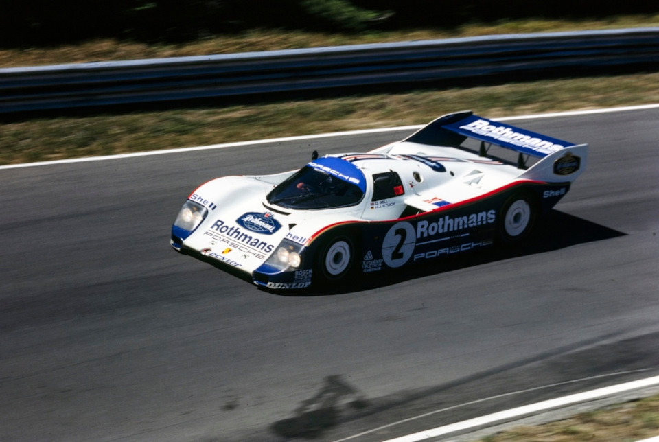 Ханс-Йоахим Штук на Porsche 962C (выступал в экипаже с Дереком Беллом) в ходе «6 часов Моспорта» ’85.