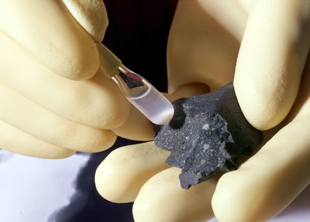 ДНК в углеродистых метеоритах